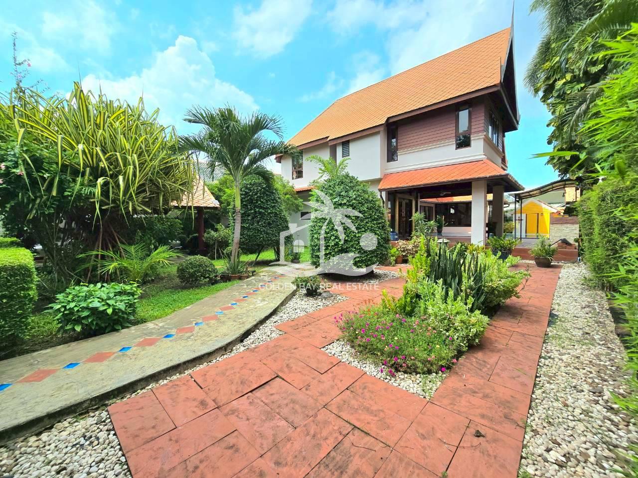 1 (2) C’est Palai – Jomtien