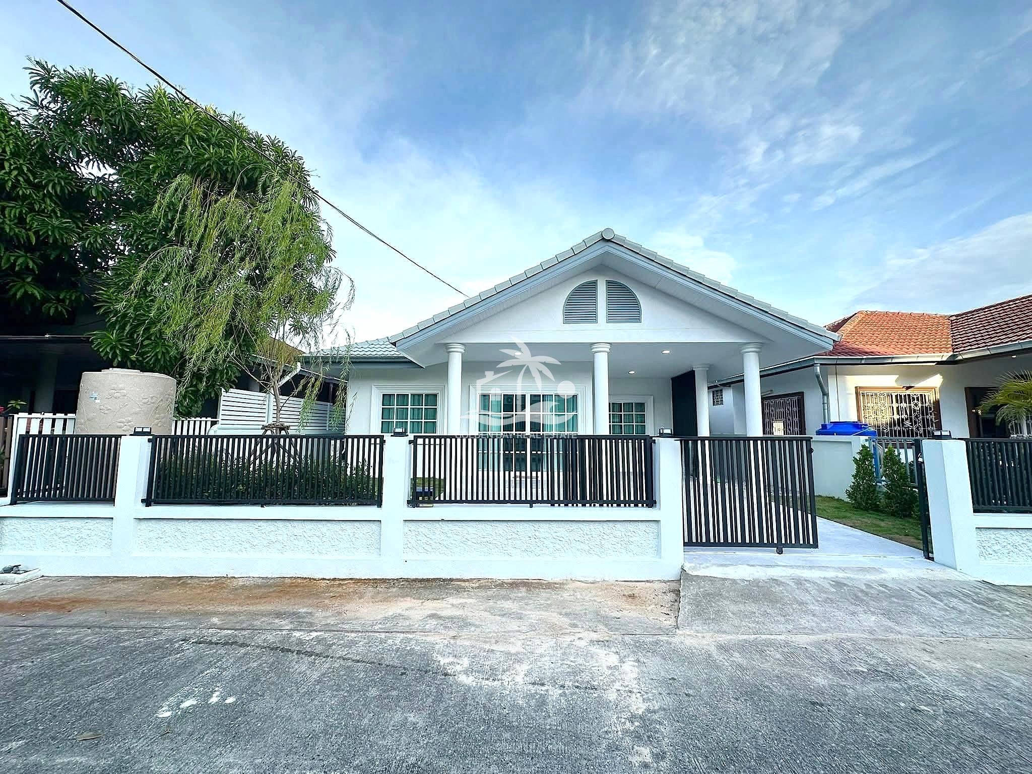 1 (20) Eakmongkol Village 3 – East Pattaya
