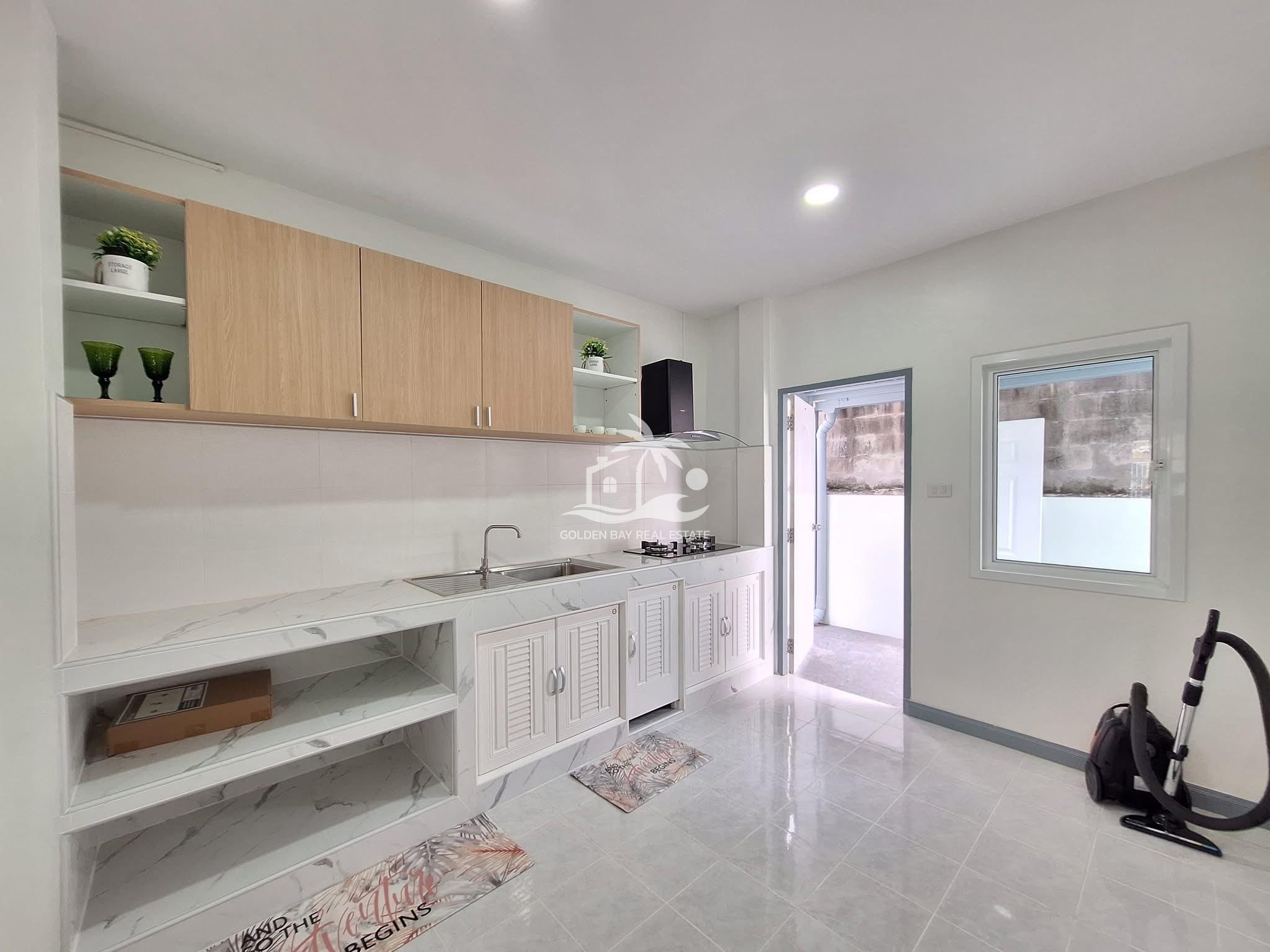 1 (21) Eakmongkol Village 3 – East Pattaya