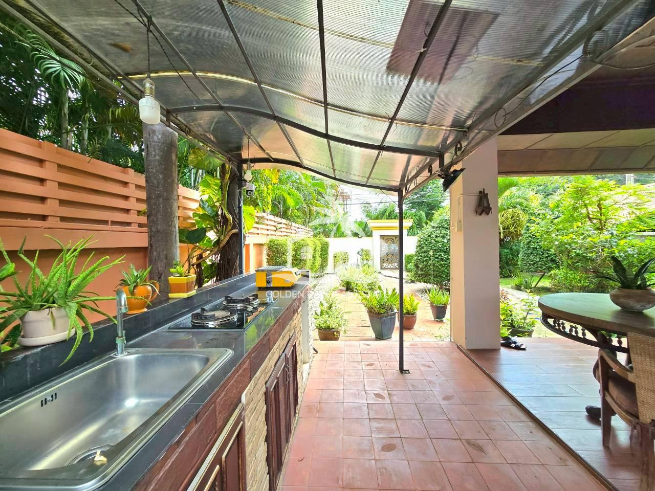 1 (5) C’est Palai – Jomtien