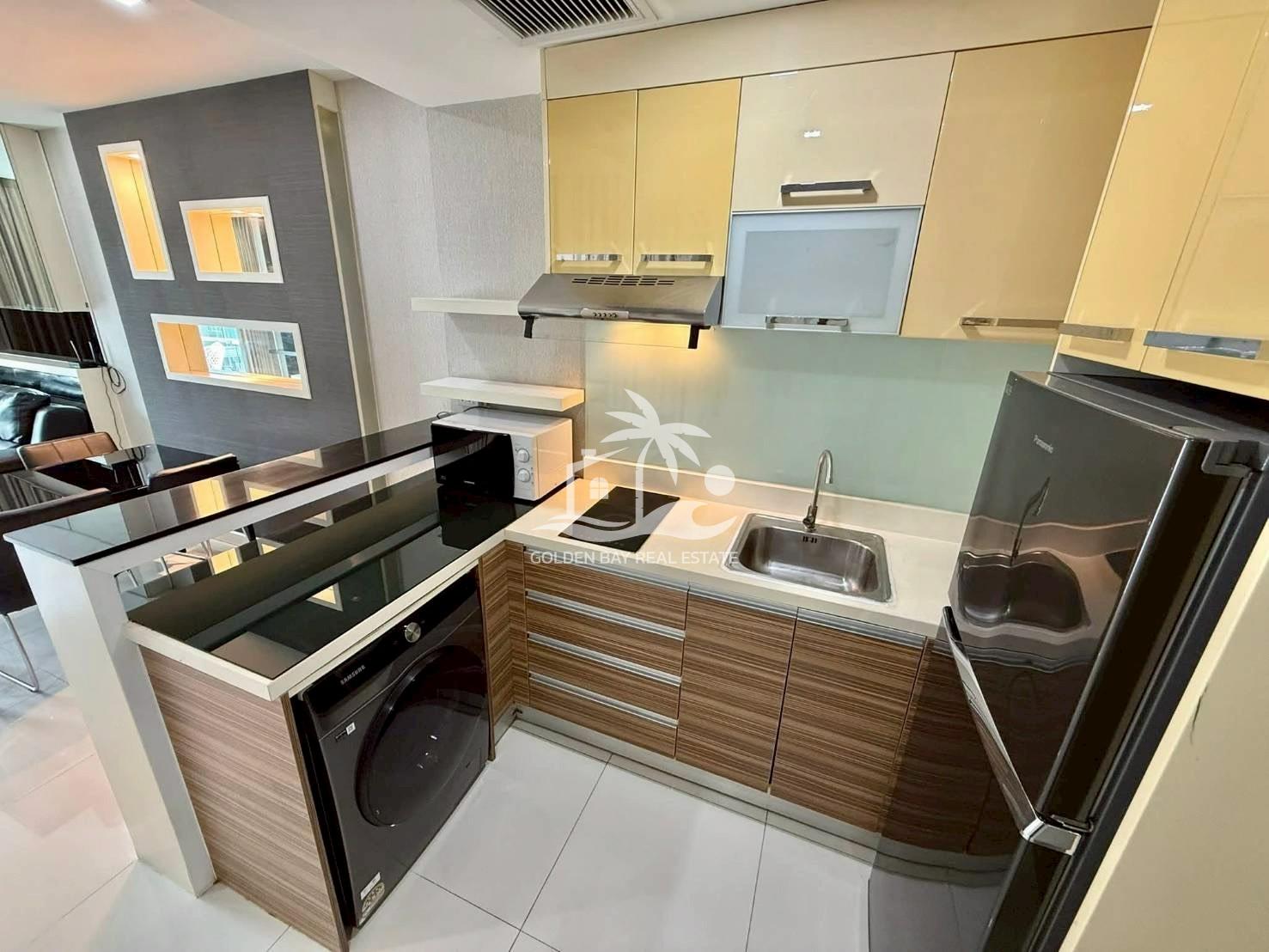 1 Apus – Pattaya City