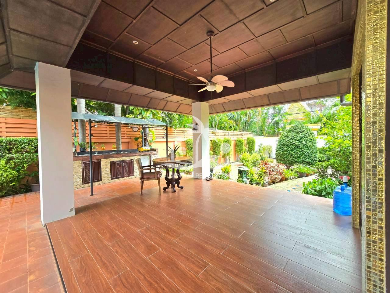 1 (6) C’est Palai – Jomtien