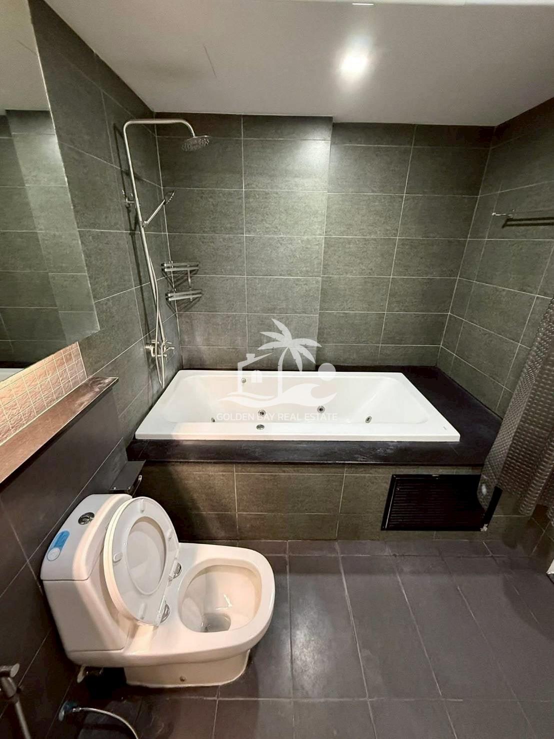 18 Apus – Pattaya City