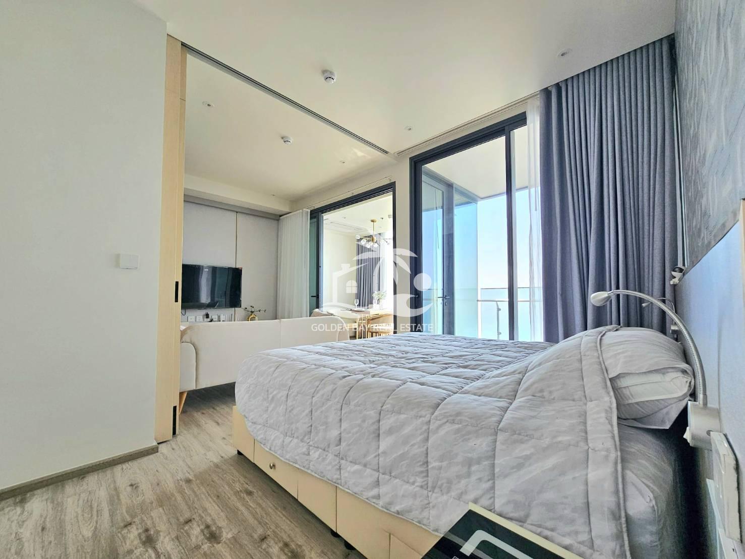 1804111_0 Arom Wongamat – Wongamat