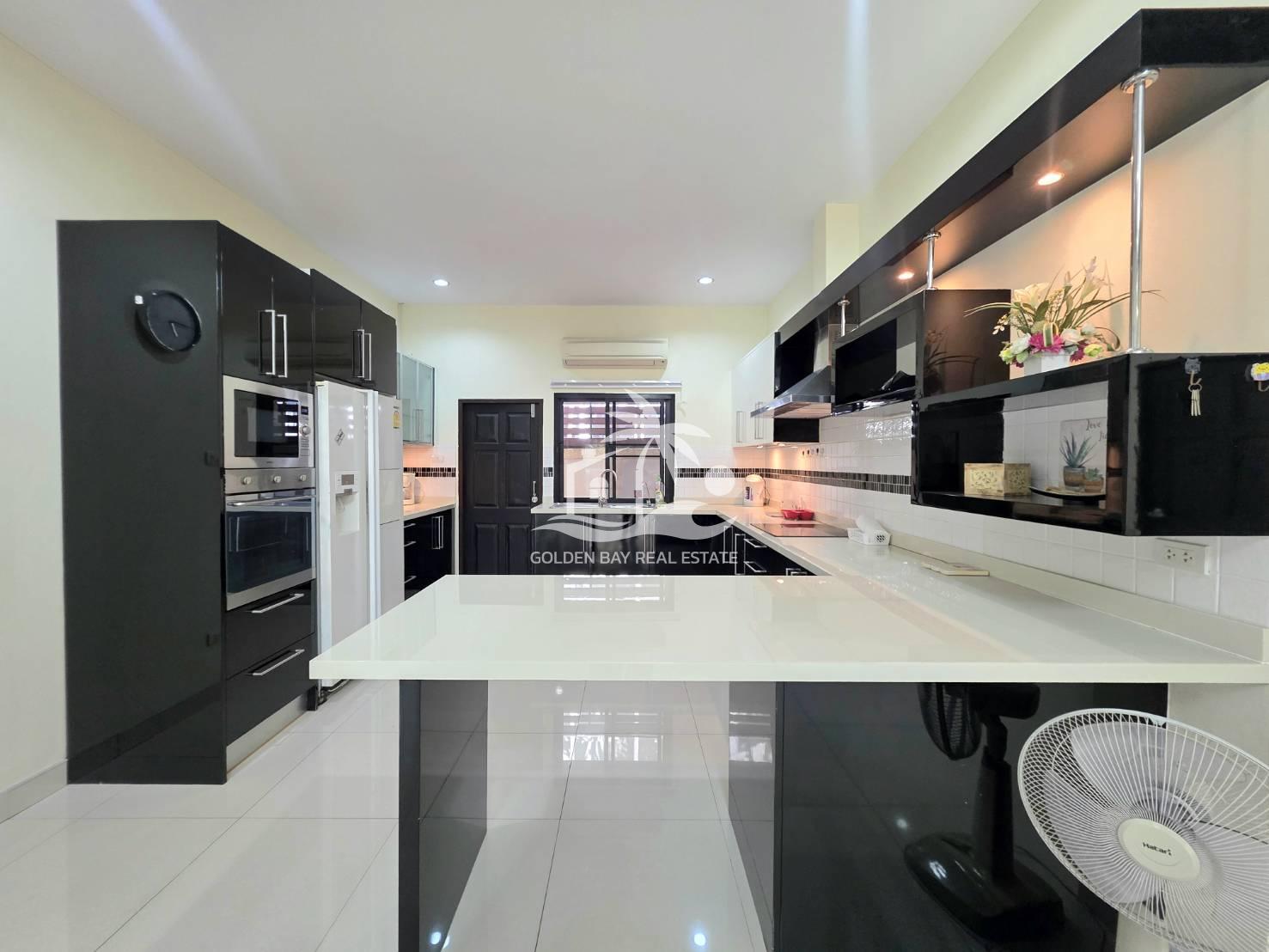 Baan Dusit Pattaya Lake – Baan Amphur