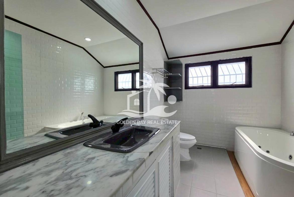 Hin Wong Nivate – Baan Amphur