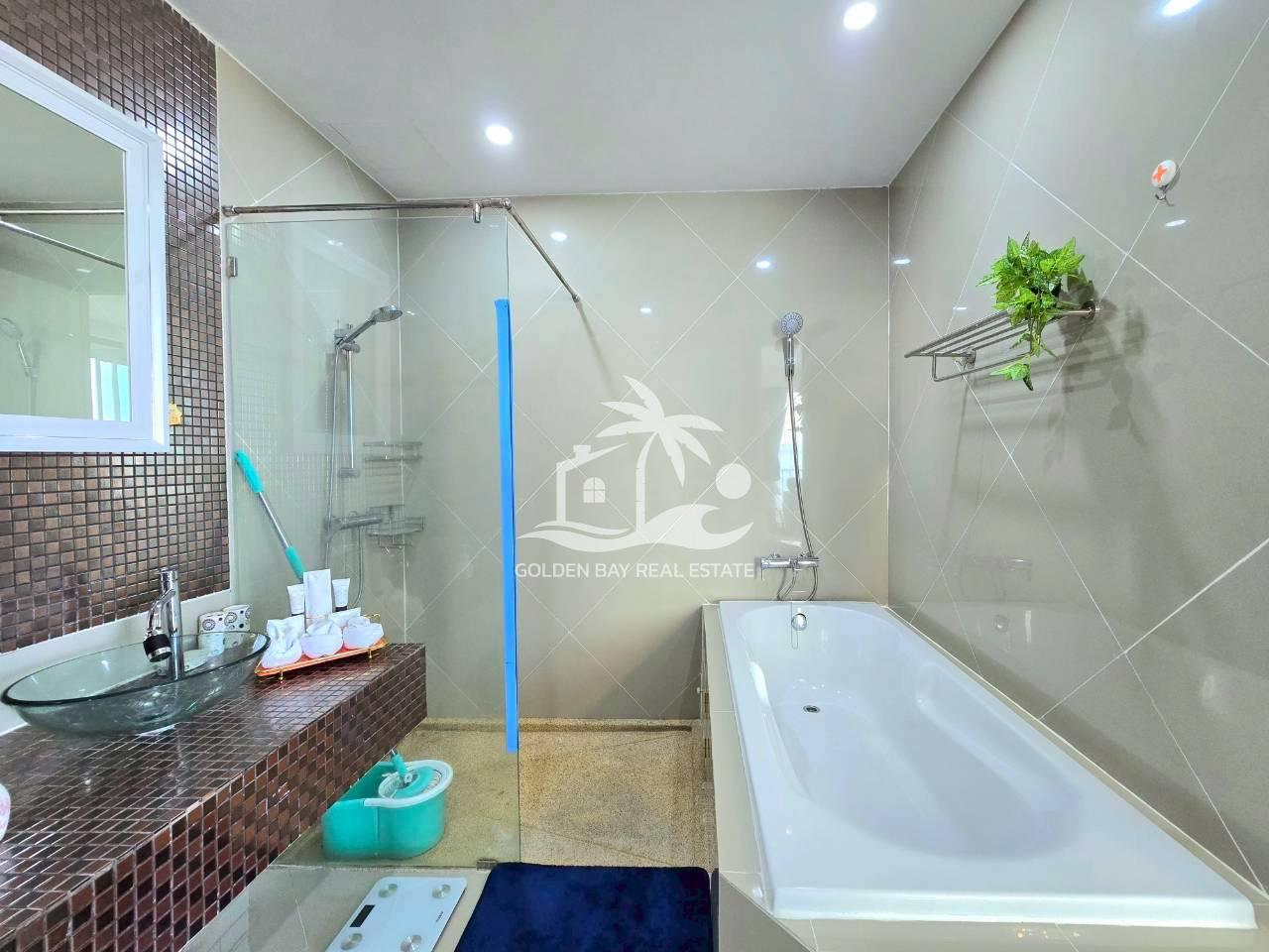 1 (15) Diamond Suites – Pratumnak Hill