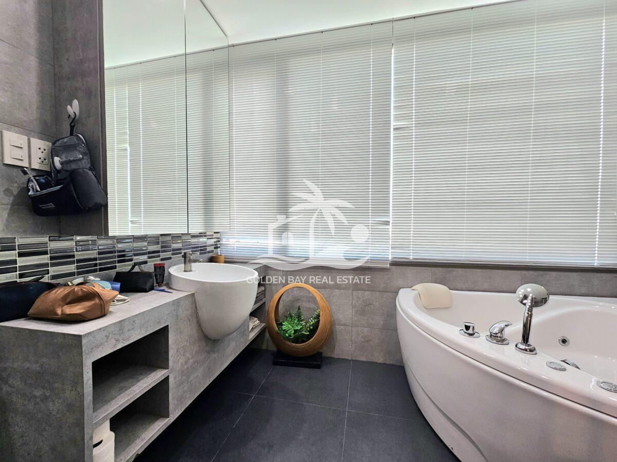 Ananya Beachfront Condominium – Wongamat