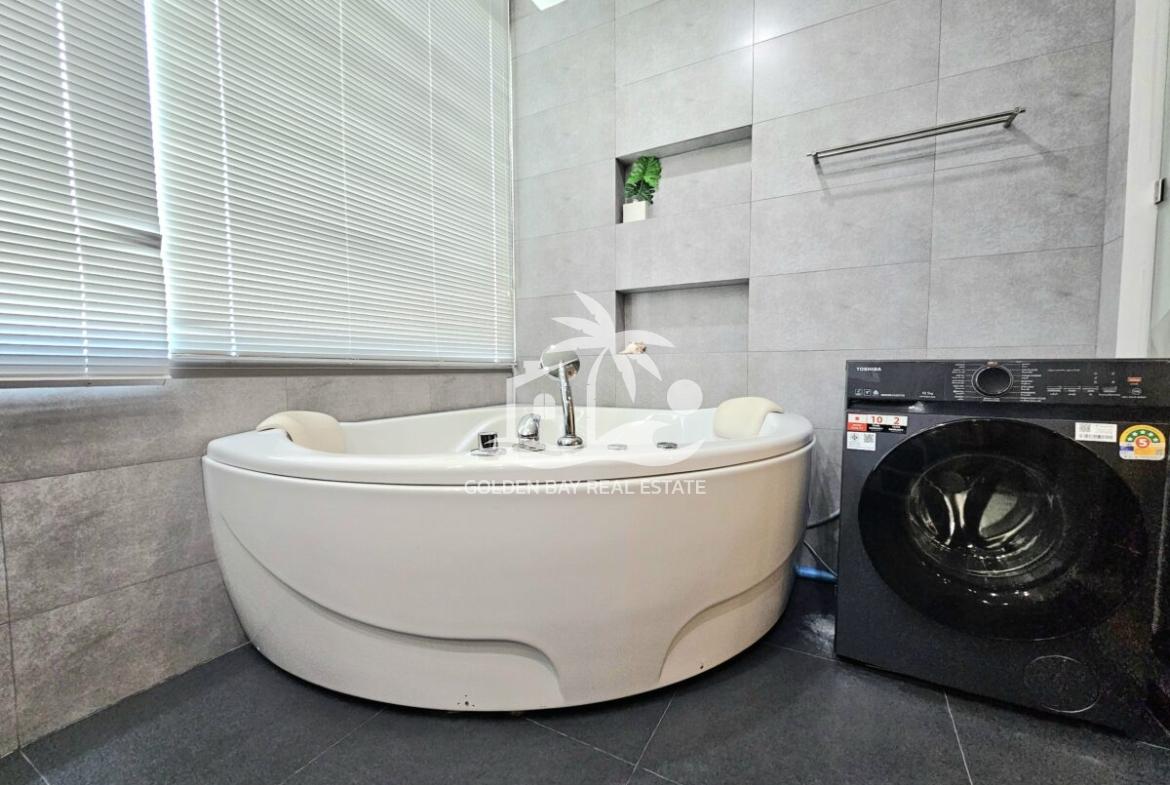 Ananya Beachfront Condominium – Wongamat