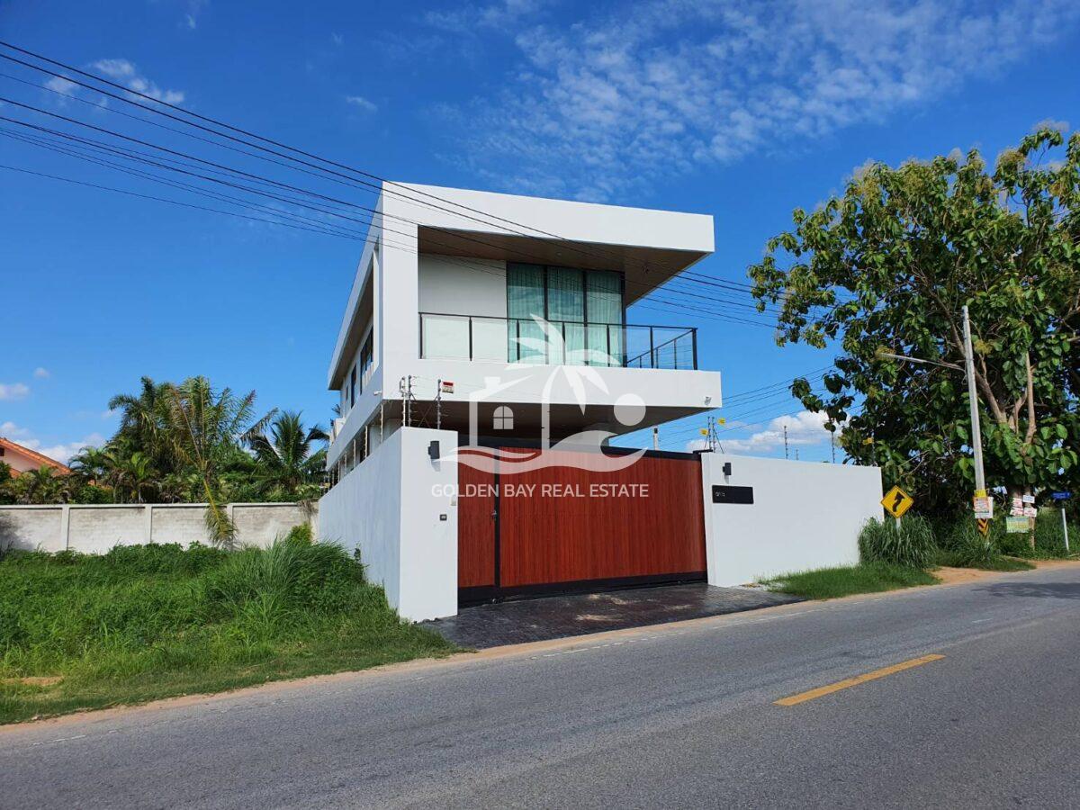 Private Pool Villa near Mabprachan Lake – East Pattaya